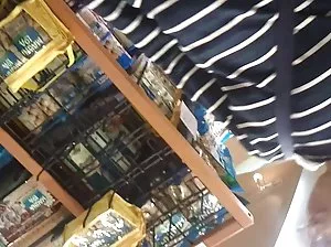 Le mâle bousculé sa copine et un membre dans un point