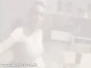 Un mec a hâte de coucher avec son bébé.