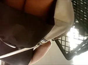 Sexuellement insatisfait mère léché une belle fille lettre