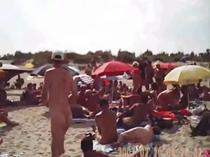 Brunette a été mordu par le cancer sous l’eau et donné dans sa bouche