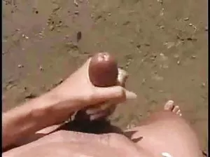 Le conjoint invite le mari à baiser leur fille