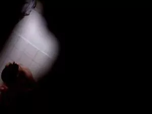 Alors que la femme dort mari baise sa copine