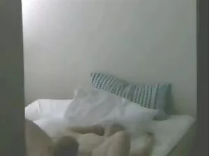 Red Mary gémissements pendant la masturbation