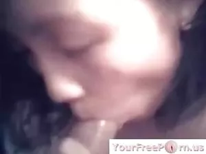 Mature tante avec gros seins enlève culotte et écarte les jambes