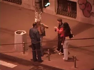 Couple baise activement après le travail