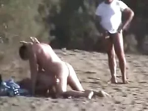 Inna allumé ses seins dans la rue