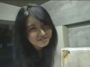 Julia a eu un beau sexe avec un serveur