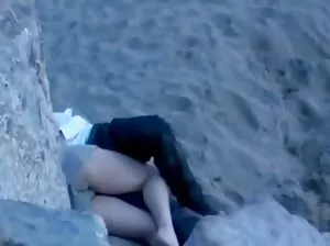 Grand trou dans le cul est venu en blonde pratique pour le sexe avec un géant