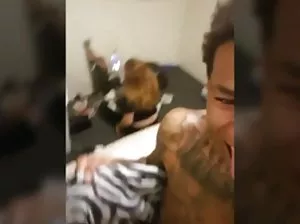 L’enseignant a léché le Dulce dans la pose de 69
