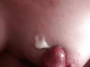 Brunette magnifique préfère baiser dans l’anus