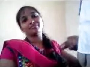 Fille russe, a une queue dans