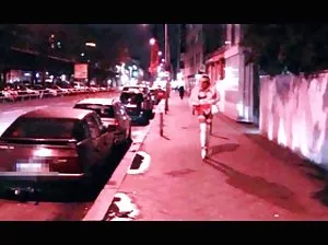 Mature mec baisée une asiatique femme sur la rue dans un anus