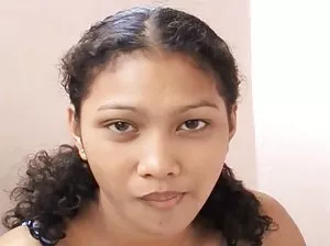 Une fille avec de gros seins fait un gars un midwiguichet