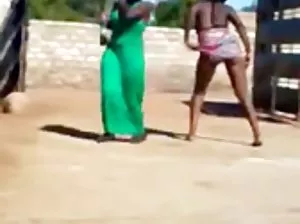 Poupée aime caresser son trou