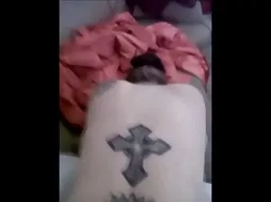 Jeune Curvy poupée baise Woodman le matin après coulée