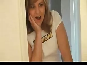 Megan montre la qualité de son vibrateur puissant