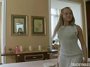 PAREN Caren sur le divan latin et savoureux trachnul EE