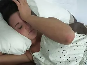 Le veau avec de grands laits est capable de se mettre à l’orgasme