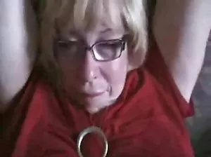 La femme balançant trompé son mari avec son ami de longue date
