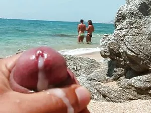 Musclé gay Guy caresses lui-même et gémissements