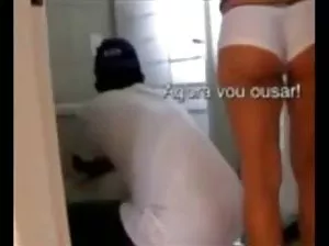 Brunette a développé un anus avant de rencontrer un copain
