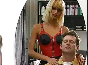 Une lesbienne chic fait un ami de kunnilingus