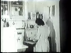 Milfa mignon se donna à son fils excité