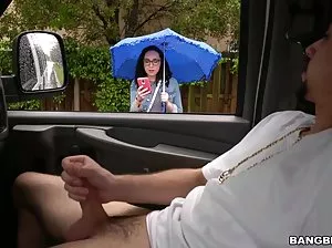 Le gars a blackposté la blonde pour sucer sa queue