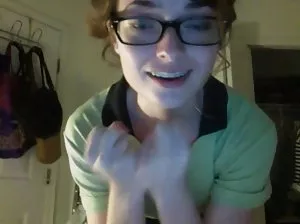 Curly poussin suce une non-Gru saine Dick et passionnément baise