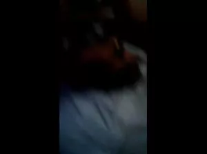 Bébé sexy prend deux membres