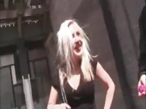 Tir caché d’un cul de fille magnifique en short court