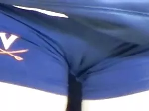 Asiatique Trance baise dans le cul deux hommes