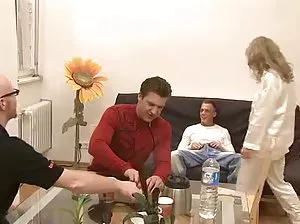 Sexy Antonina suce Dick et gémissements