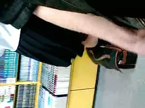 Le gamin s’est fâché et a baisé sa mère