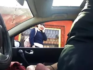 Fils adulte arraché une mère à poitrine sinueuse pour se pousser avec lui