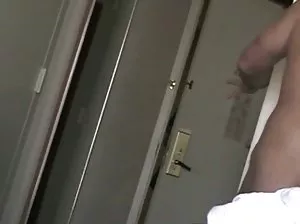 Maman sexy suce son fils