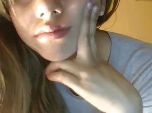 Putain de luxe excité l’homme avec des caresses orales et sellé sa baise avec une baise