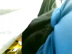 Le gamin a dû baiser sa mère mûre.