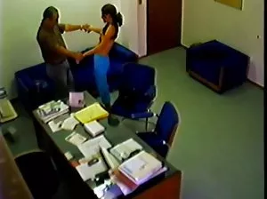 Belle inhabituelle midbacktor suce le pénis
