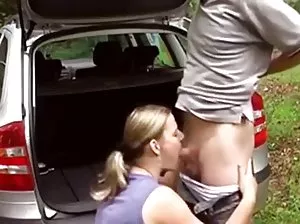 Sexy infirmière russe a fait une pipe à la patiente et baisée