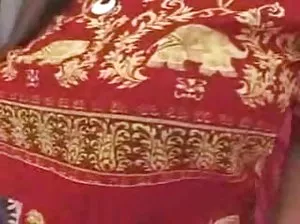 Brunette ivre fait une cutitt à son fils mignon