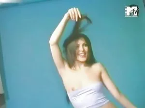 Dame vieilli un peu ivre et séduit un jeune amant