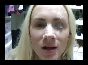 Deux blondes baise avec un homme sans-abri