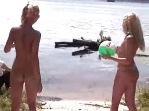 Femme coréenne se branle et suce la queue de copain dans le karaoké