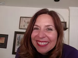 L’orgasme de la nana russe et le sperme à l’intérieur de son
