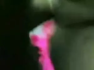 Brunette en bas apprécié masturbation forcée