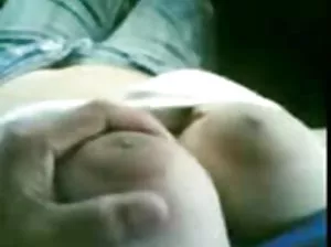 Barbara s’accroupi aux pieds du gars et fait de lui un tueur à gages